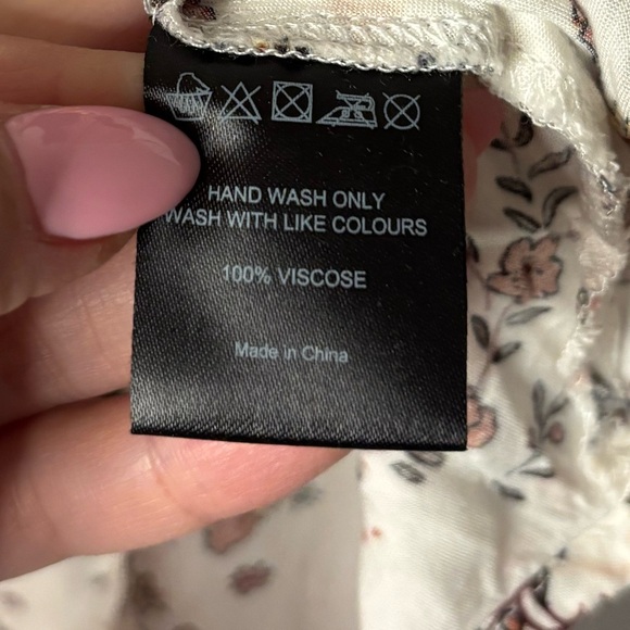 Floral V-Neck Blouse - Red and Black - Picture 4 of 5